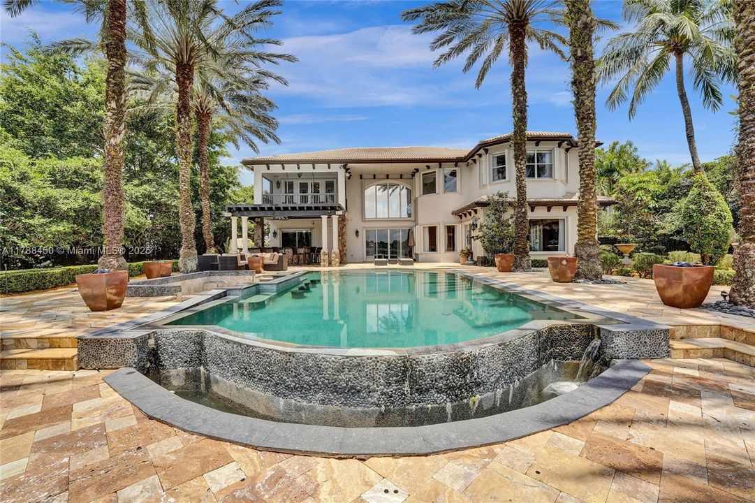 En Venta: $2,795,000 (6 camas, 5 baños, 5305 Pies cuadrados)