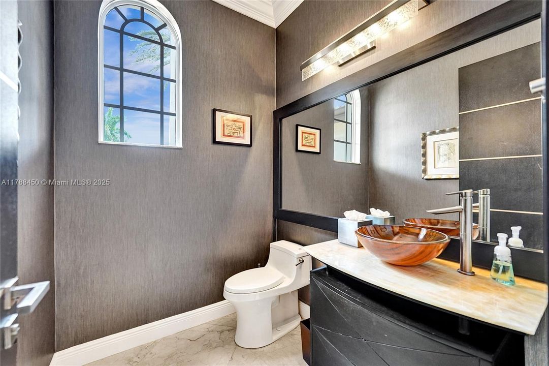 En Venta: $2,795,000 (6 camas, 5 baños, 5305 Pies cuadrados)