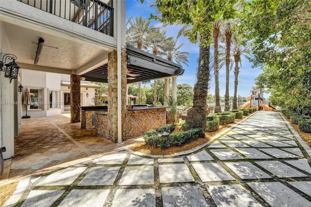 En Venta: $2,795,000 (6 camas, 5 baños, 5305 Pies cuadrados)