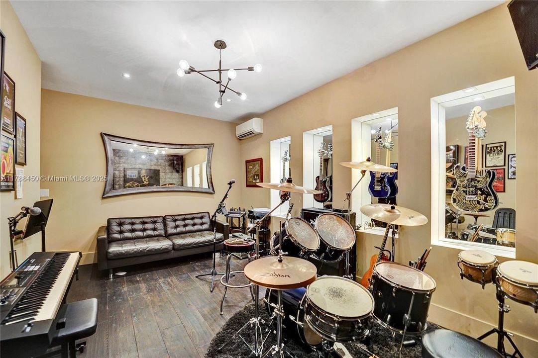 En Venta: $2,795,000 (6 camas, 5 baños, 5305 Pies cuadrados)