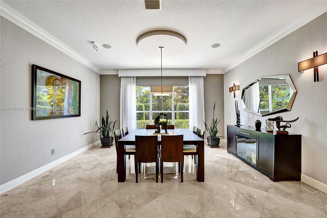 En Venta: $2,795,000 (6 camas, 5 baños, 5305 Pies cuadrados)