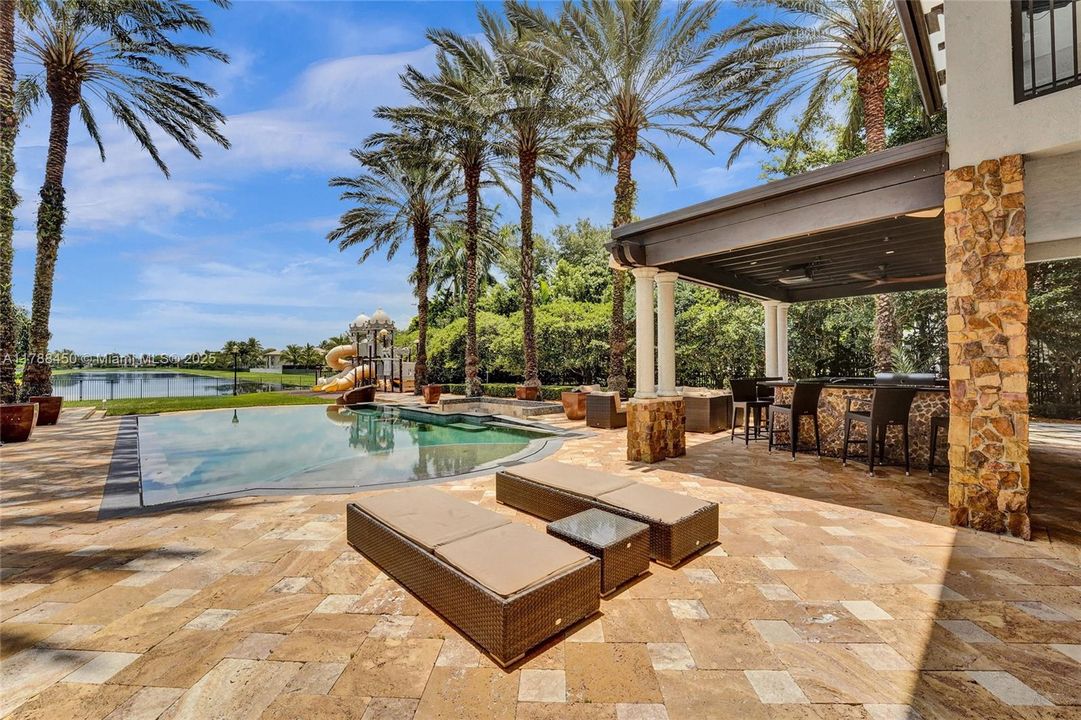 En Venta: $2,795,000 (6 camas, 5 baños, 5305 Pies cuadrados)