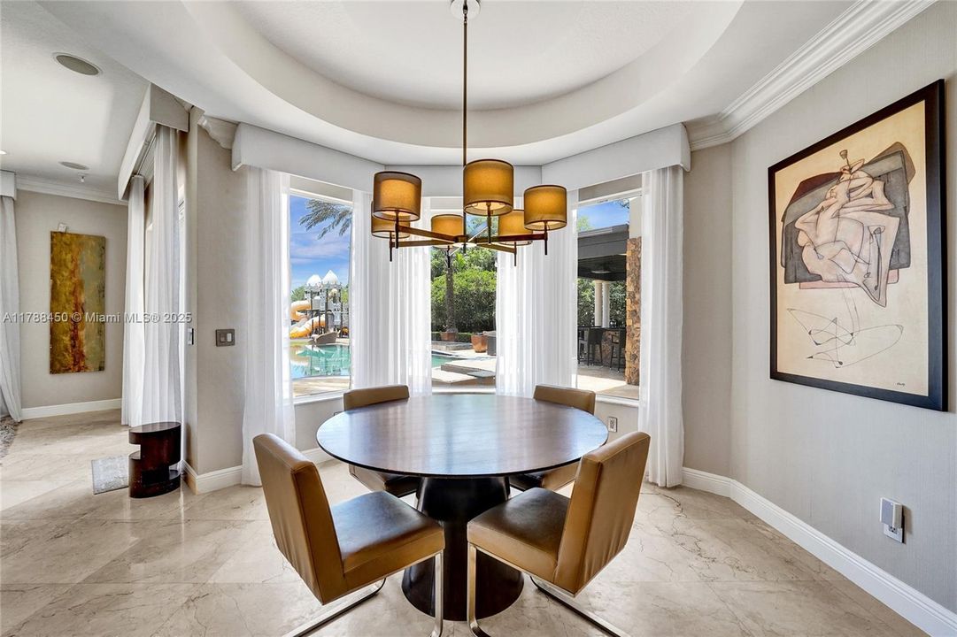 En Venta: $2,795,000 (6 camas, 5 baños, 5305 Pies cuadrados)