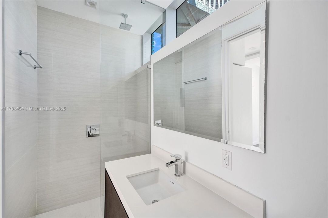 Recently Sold: $250,000 (0 beds, 1 baths, 0 Square Feet)