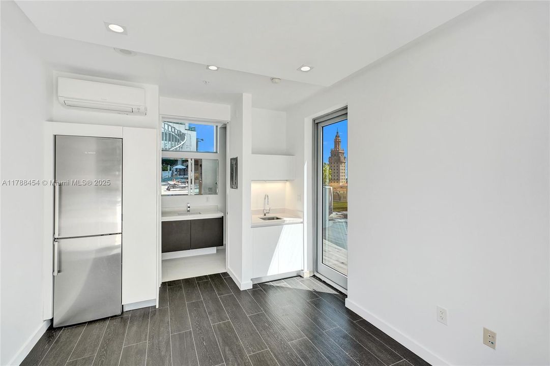 Recently Sold: $250,000 (0 beds, 1 baths, 0 Square Feet)