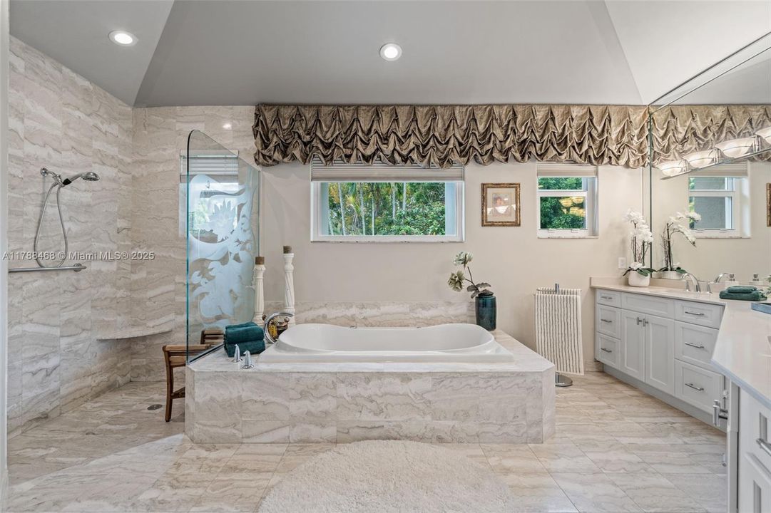 最近售出: $1,499,000 (4 贝兹, 3 浴室, 3850 平方英尺)