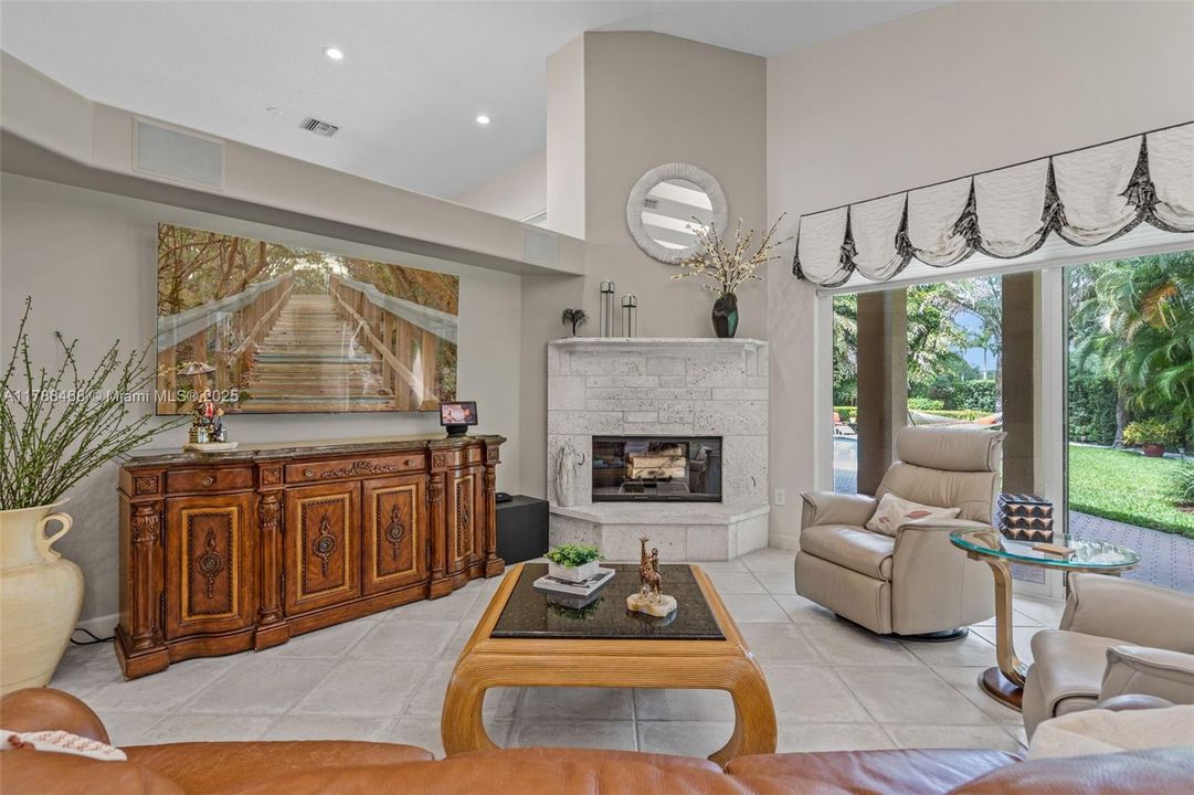 最近售出: $1,499,000 (4 贝兹, 3 浴室, 3850 平方英尺)