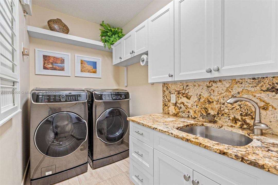 最近售出: $1,499,000 (4 贝兹, 3 浴室, 3850 平方英尺)