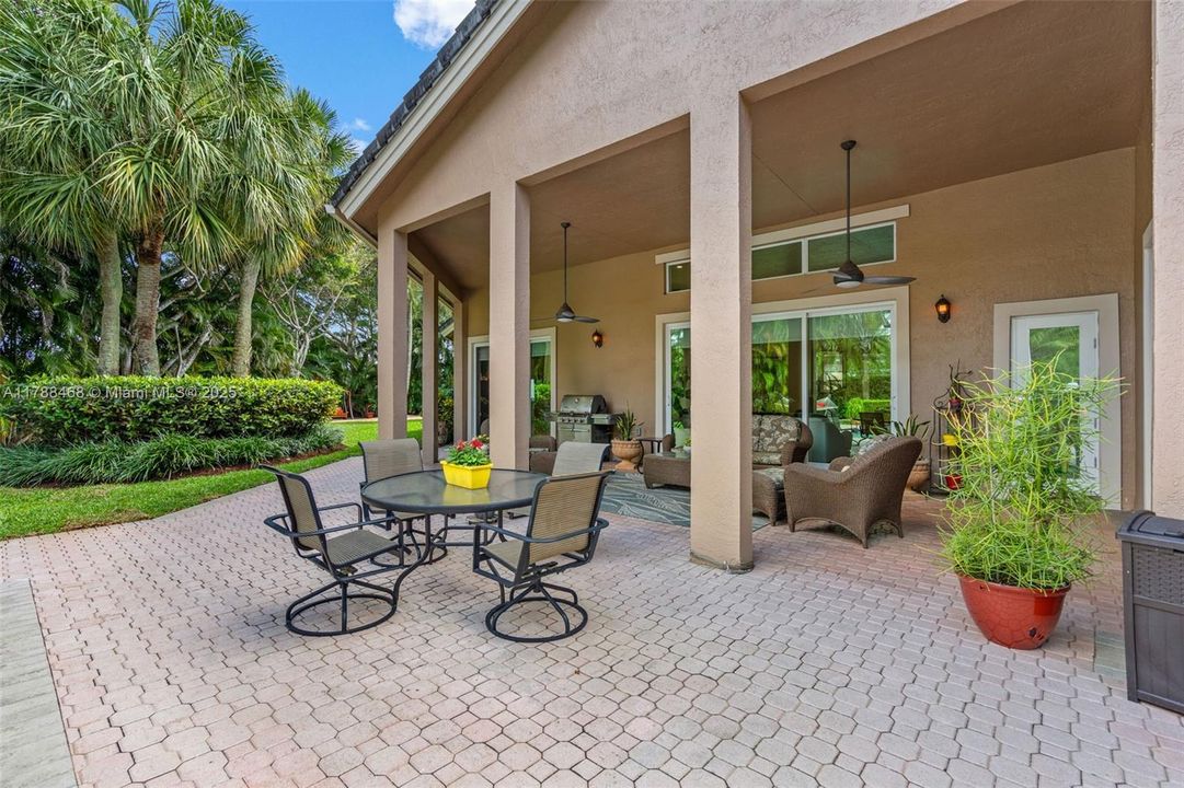 最近售出: $1,499,000 (4 贝兹, 3 浴室, 3850 平方英尺)