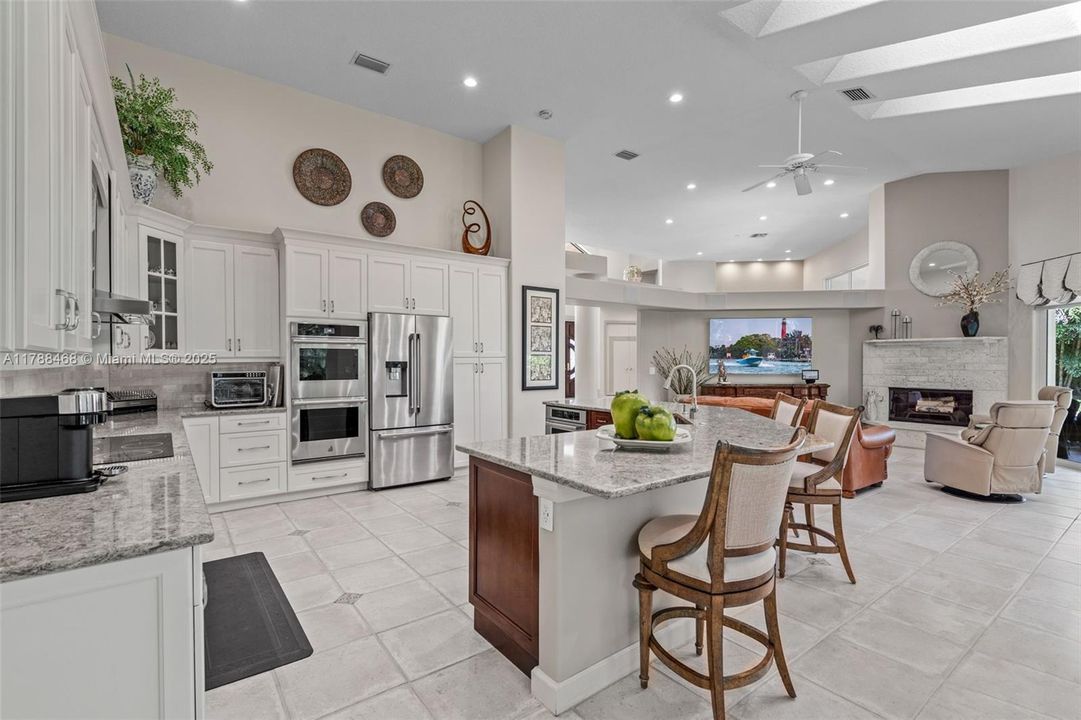 最近售出: $1,499,000 (4 贝兹, 3 浴室, 3850 平方英尺)