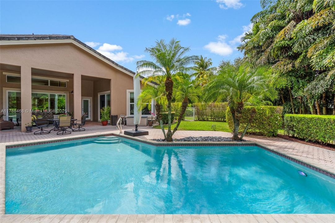 最近售出: $1,499,000 (4 贝兹, 3 浴室, 3850 平方英尺)