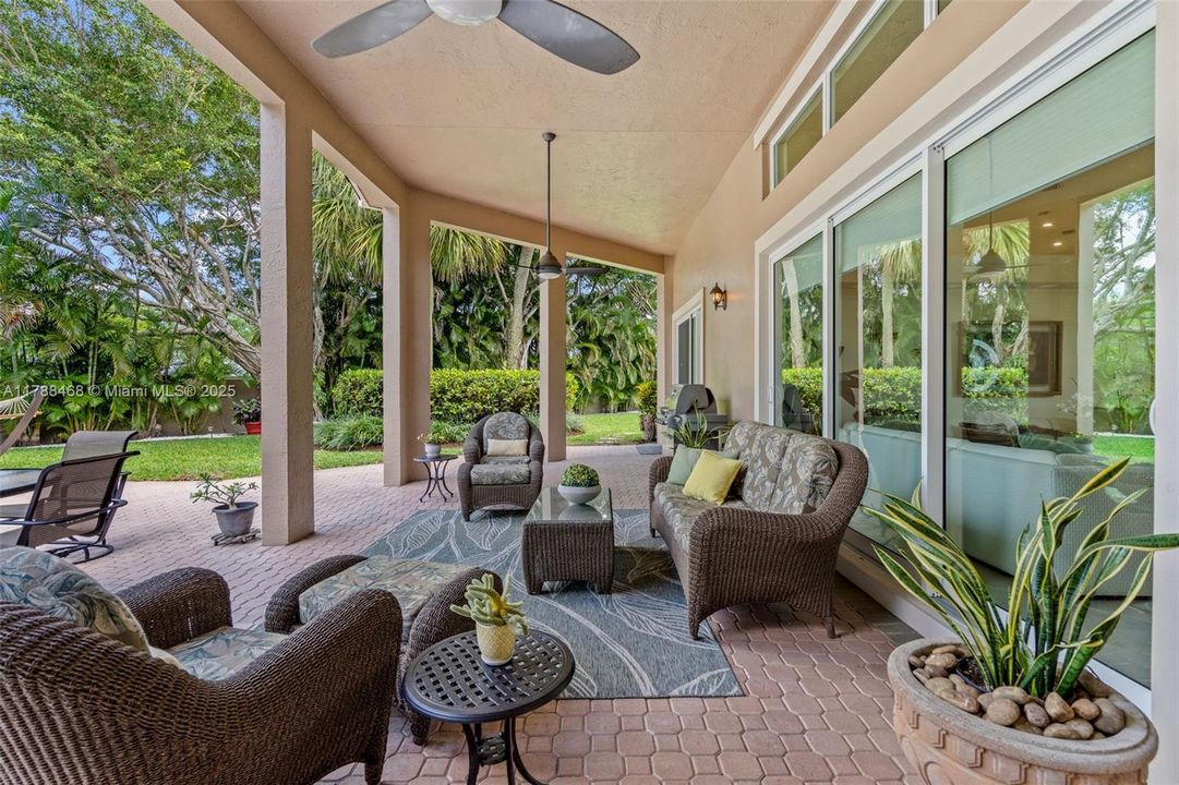 最近售出: $1,499,000 (4 贝兹, 3 浴室, 3850 平方英尺)