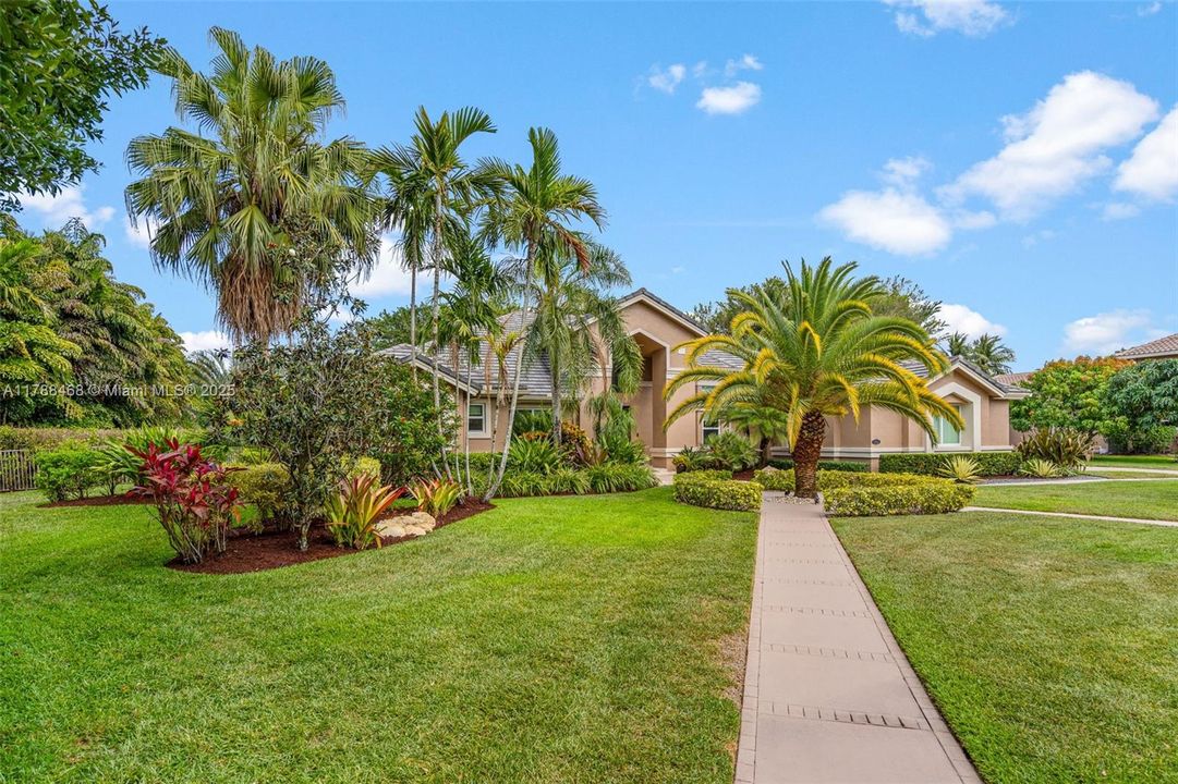 最近售出: $1,499,000 (4 贝兹, 3 浴室, 3850 平方英尺)