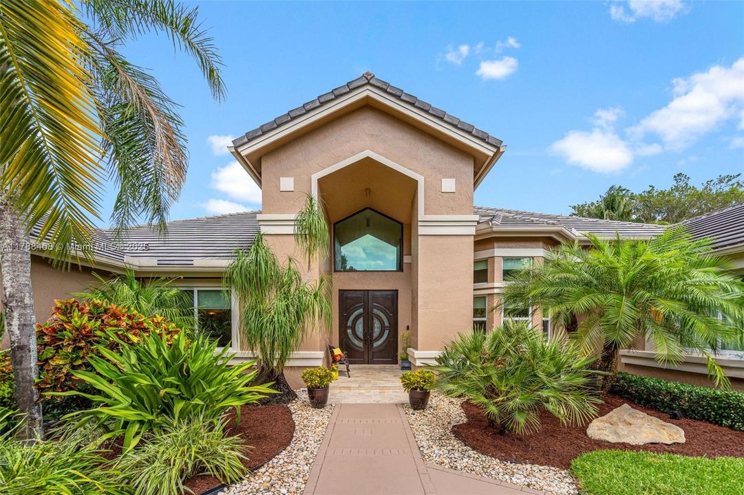 最近售出: $1,499,000 (4 贝兹, 3 浴室, 3850 平方英尺)