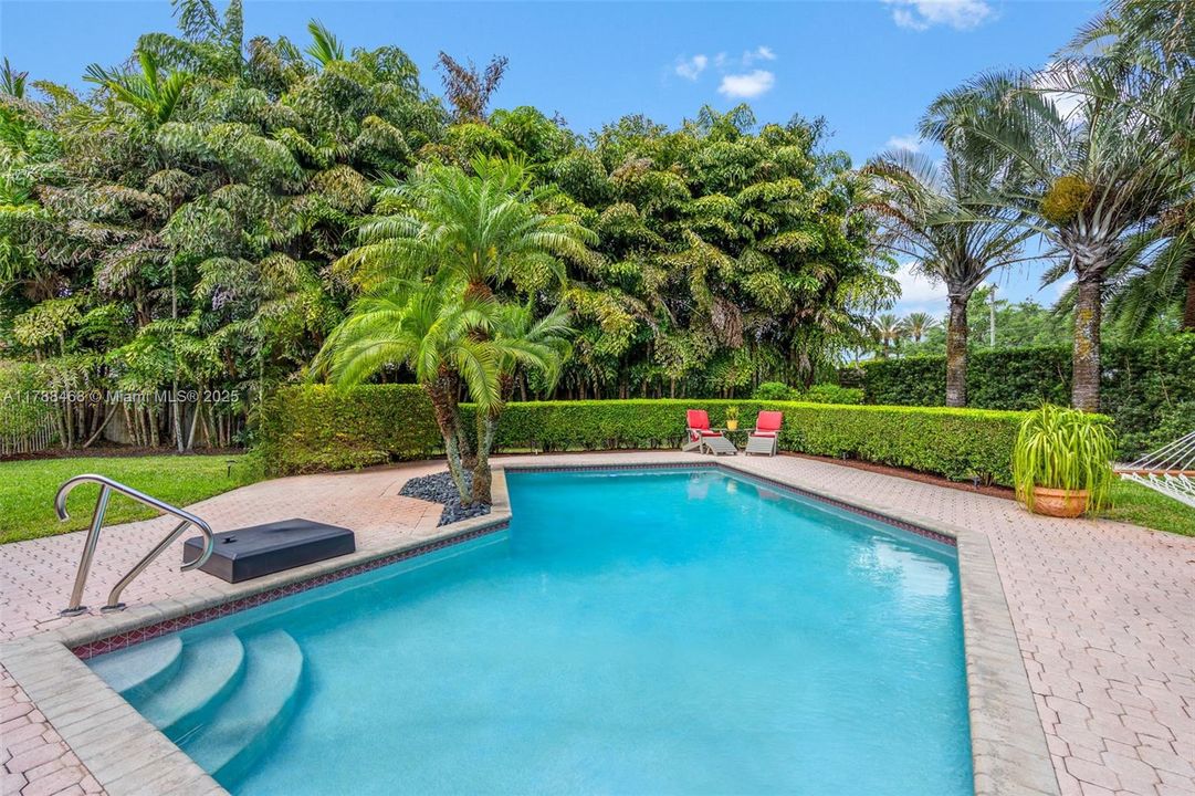 最近售出: $1,499,000 (4 贝兹, 3 浴室, 3850 平方英尺)