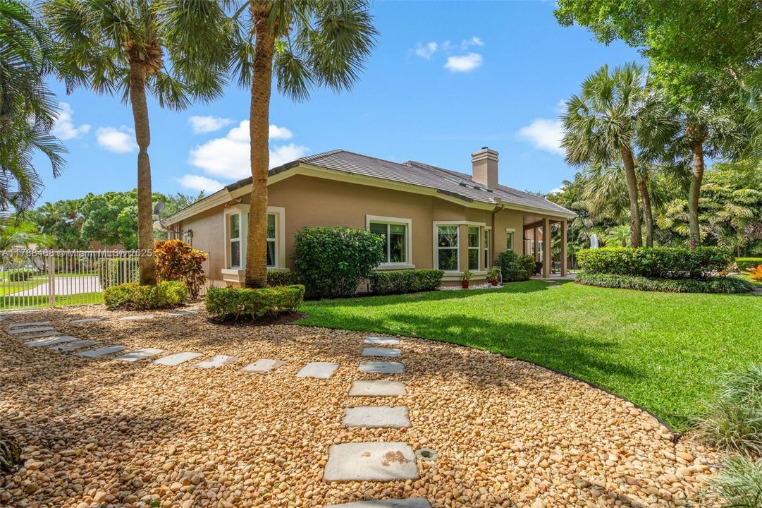 最近售出: $1,499,000 (4 贝兹, 3 浴室, 3850 平方英尺)