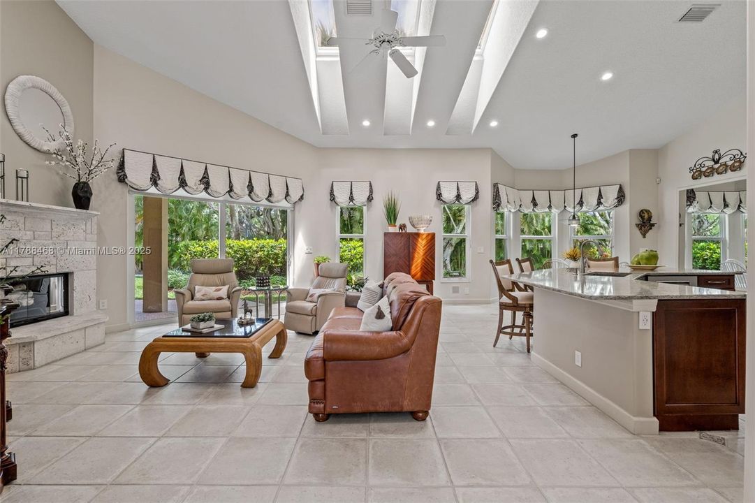 最近售出: $1,499,000 (4 贝兹, 3 浴室, 3850 平方英尺)