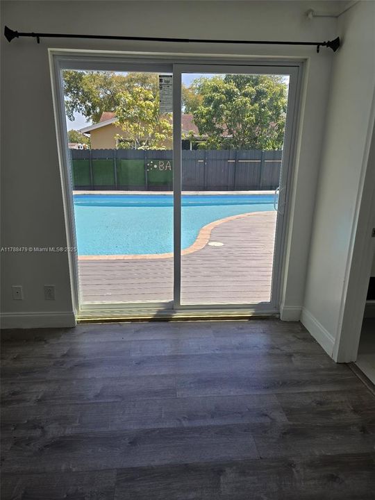 Recientemente alquilado: $4,250 (4 camas, 2 baños, 1459 Pies cuadrados)