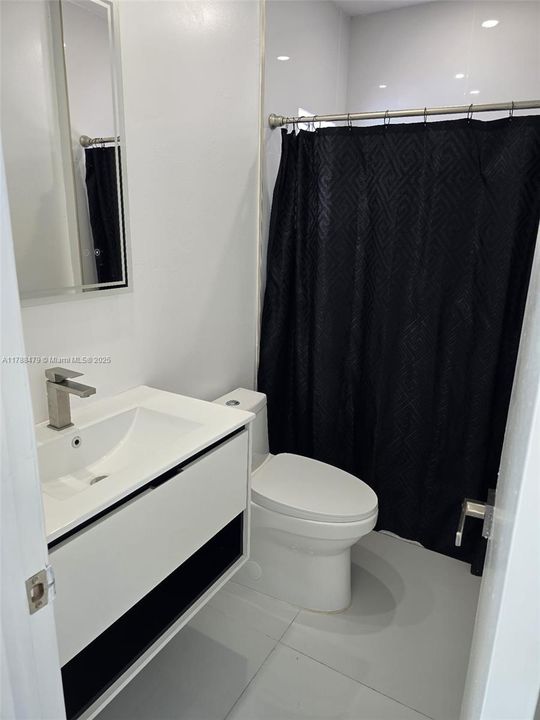 Recientemente alquilado: $4,250 (4 camas, 2 baños, 1459 Pies cuadrados)