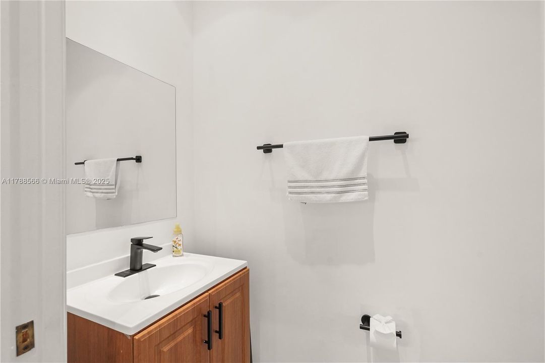 待售: $999,999 (4 贝兹, 3 浴室, 3010 平方英尺)