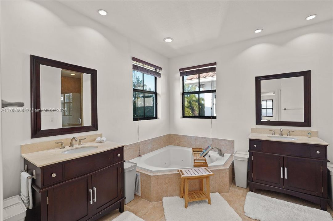 待售: $999,999 (4 贝兹, 3 浴室, 3010 平方英尺)