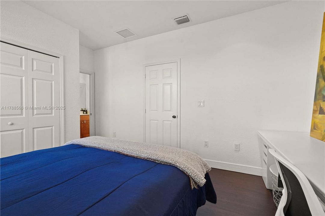 待售: $999,999 (4 贝兹, 3 浴室, 3010 平方英尺)