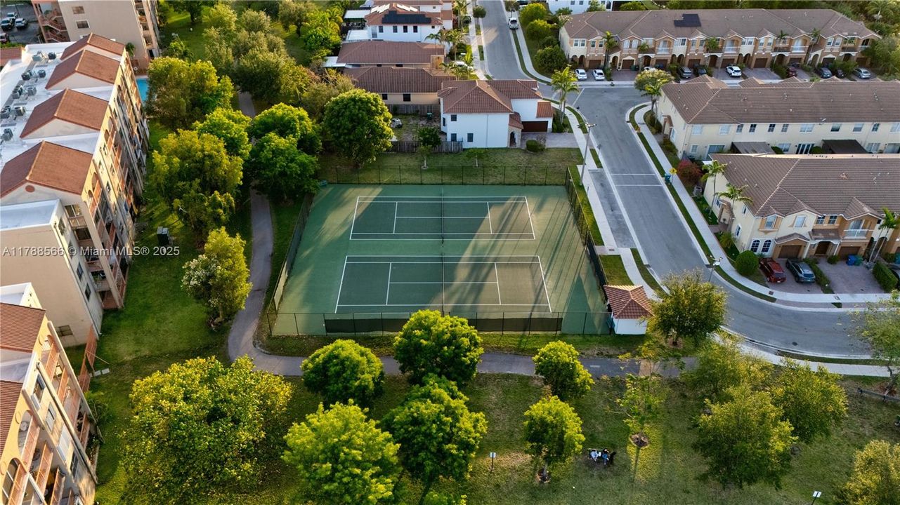 待售: $999,999 (4 贝兹, 3 浴室, 3010 平方英尺)