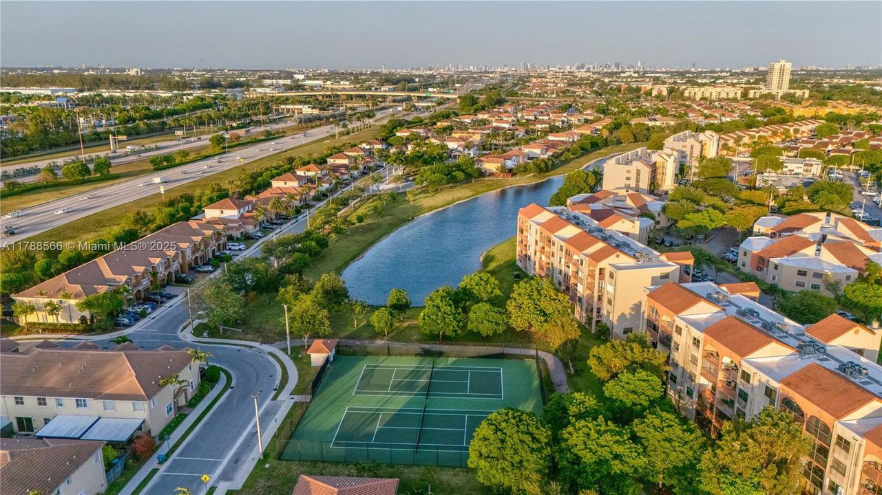 待售: $999,999 (4 贝兹, 3 浴室, 3010 平方英尺)