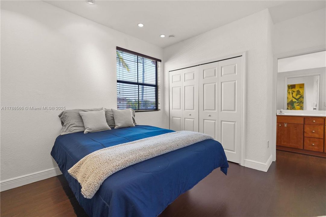 待售: $999,999 (4 贝兹, 3 浴室, 3010 平方英尺)