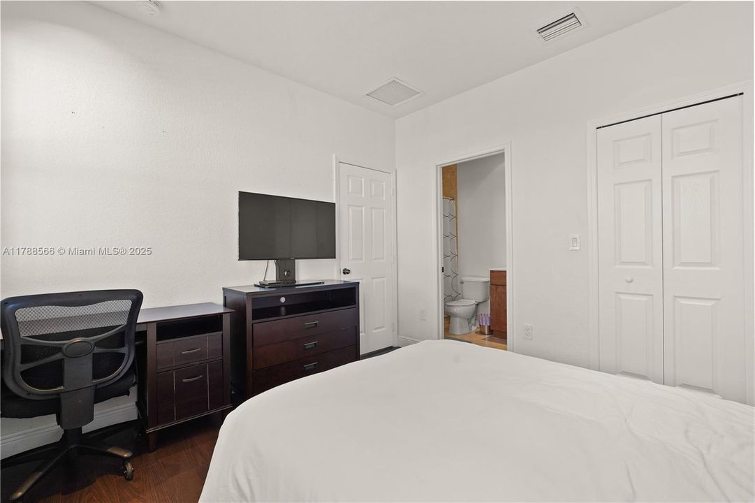 待售: $999,999 (4 贝兹, 3 浴室, 3010 平方英尺)