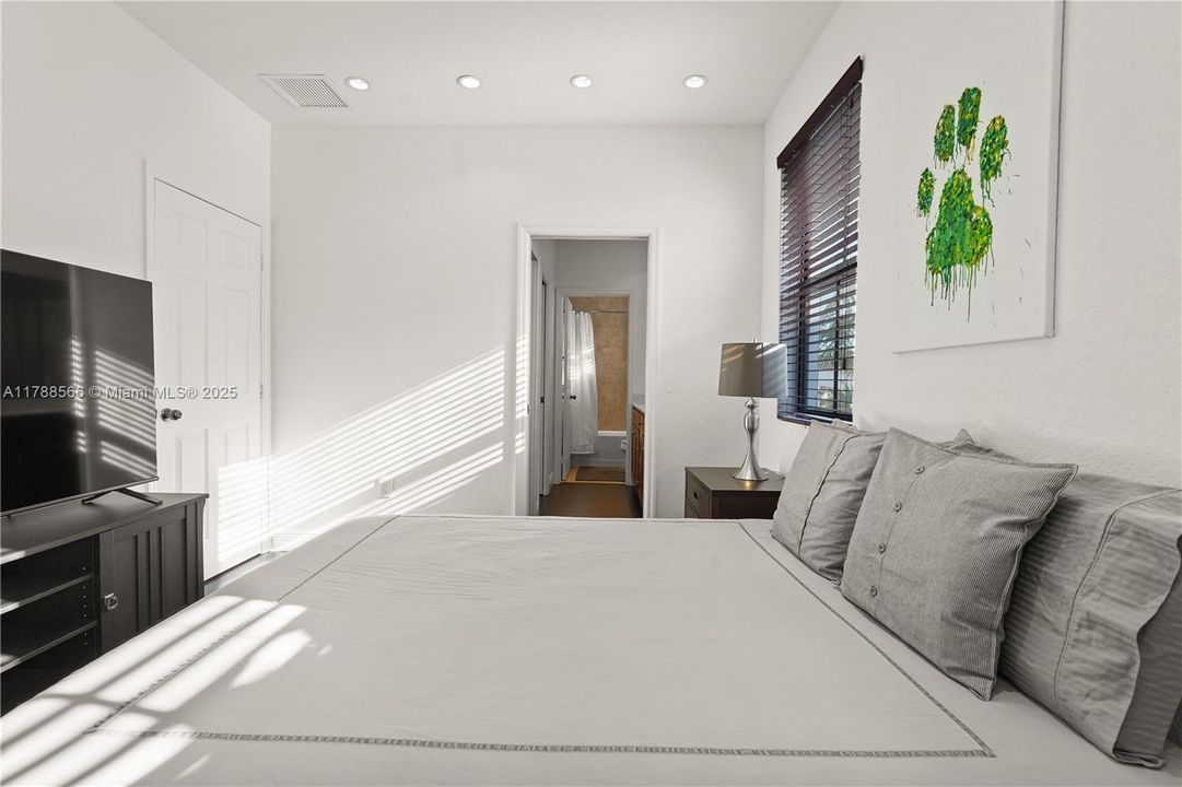 待售: $999,999 (4 贝兹, 3 浴室, 3010 平方英尺)