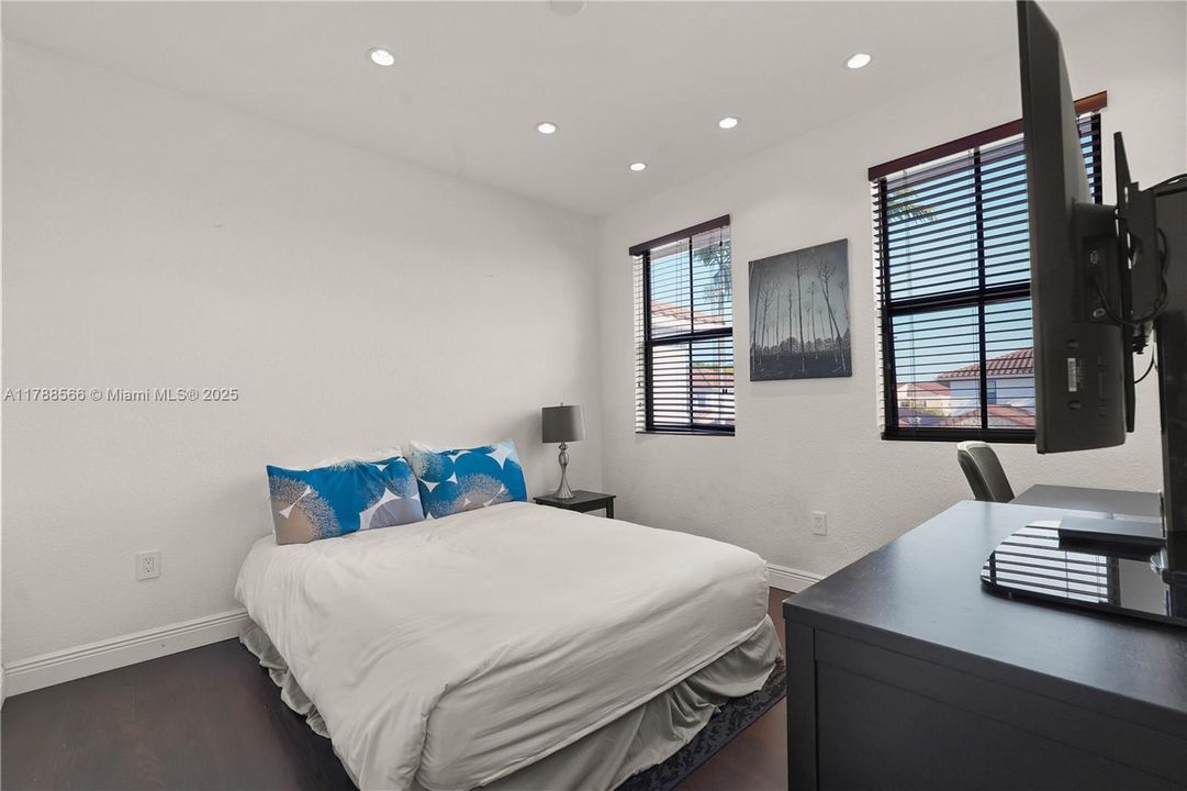 待售: $999,999 (4 贝兹, 3 浴室, 3010 平方英尺)