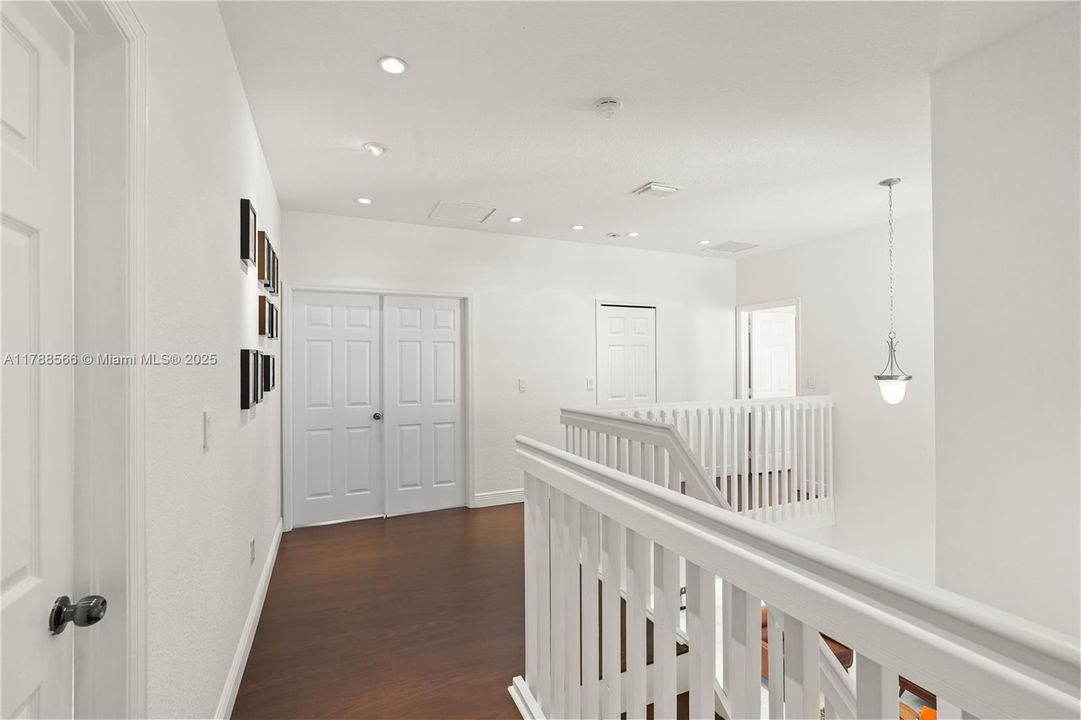 待售: $999,999 (4 贝兹, 3 浴室, 3010 平方英尺)