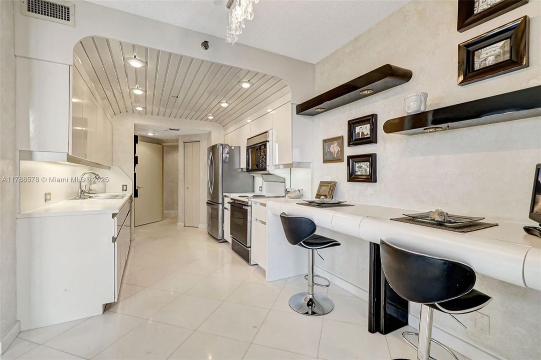 Vendido Recientemente: $795,000 (2 camas, 3 baños, 2154 Pies cuadrados)