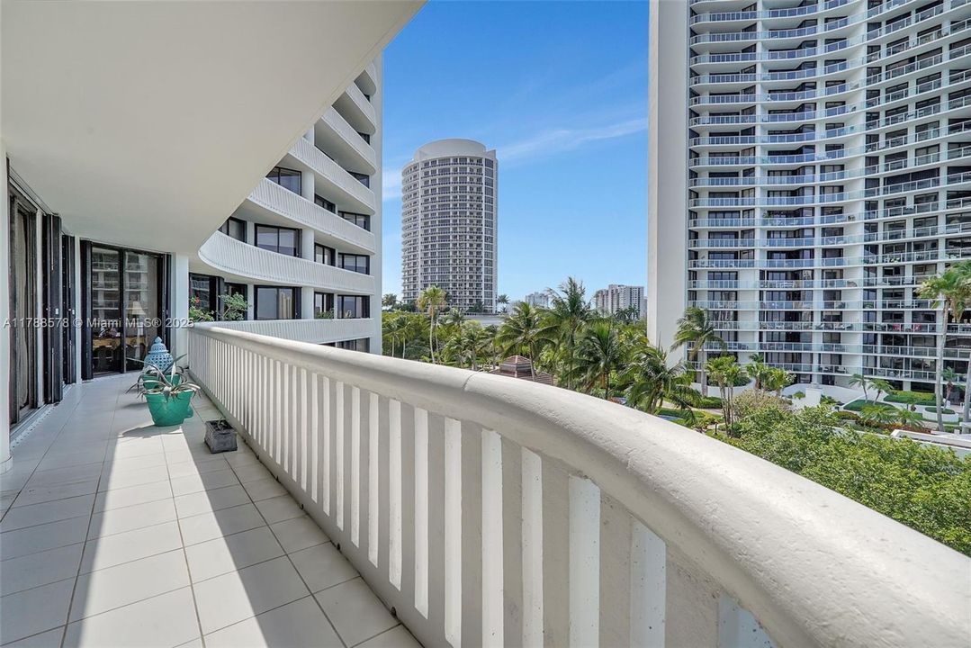 Vendido Recientemente: $795,000 (2 camas, 3 baños, 2154 Pies cuadrados)