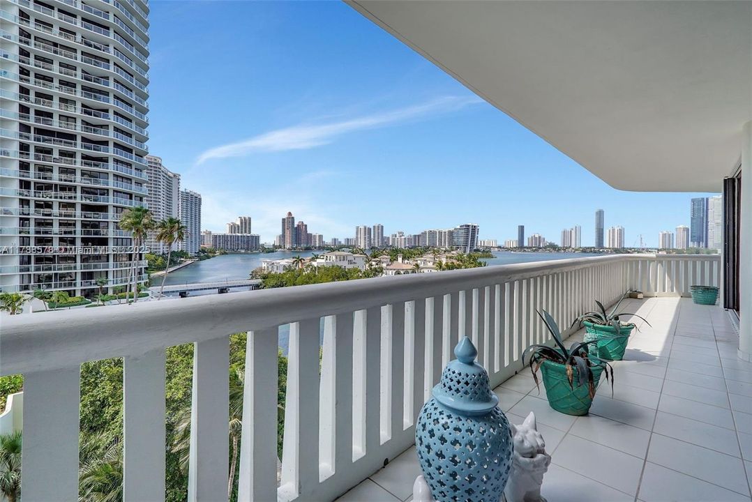 Vendido Recientemente: $795,000 (2 camas, 3 baños, 2154 Pies cuadrados)