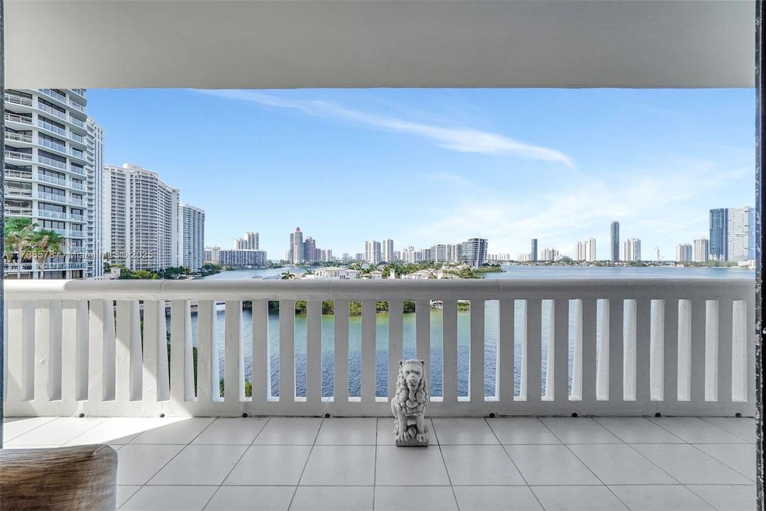 Vendido Recientemente: $795,000 (2 camas, 3 baños, 2154 Pies cuadrados)