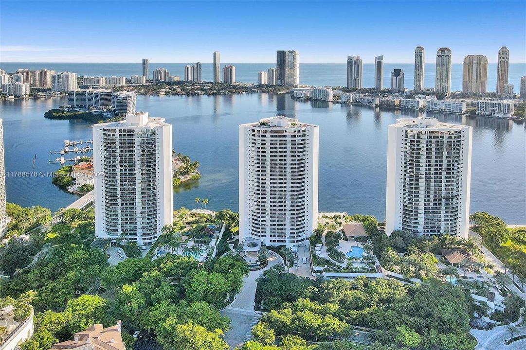 Vendido Recientemente: $795,000 (2 camas, 3 baños, 2154 Pies cuadrados)