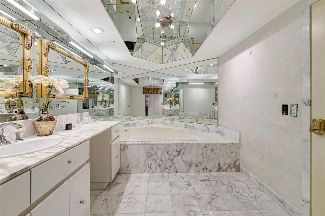 Vendido Recientemente: $795,000 (2 camas, 3 baños, 2154 Pies cuadrados)