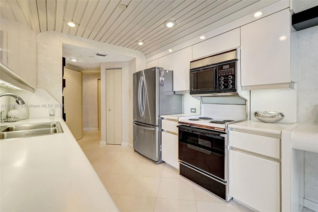 Vendido Recientemente: $795,000 (2 camas, 3 baños, 2154 Pies cuadrados)