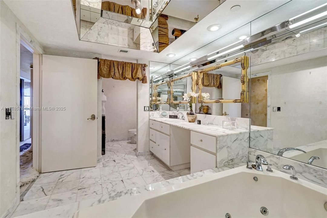 Vendido Recientemente: $795,000 (2 camas, 3 baños, 2154 Pies cuadrados)