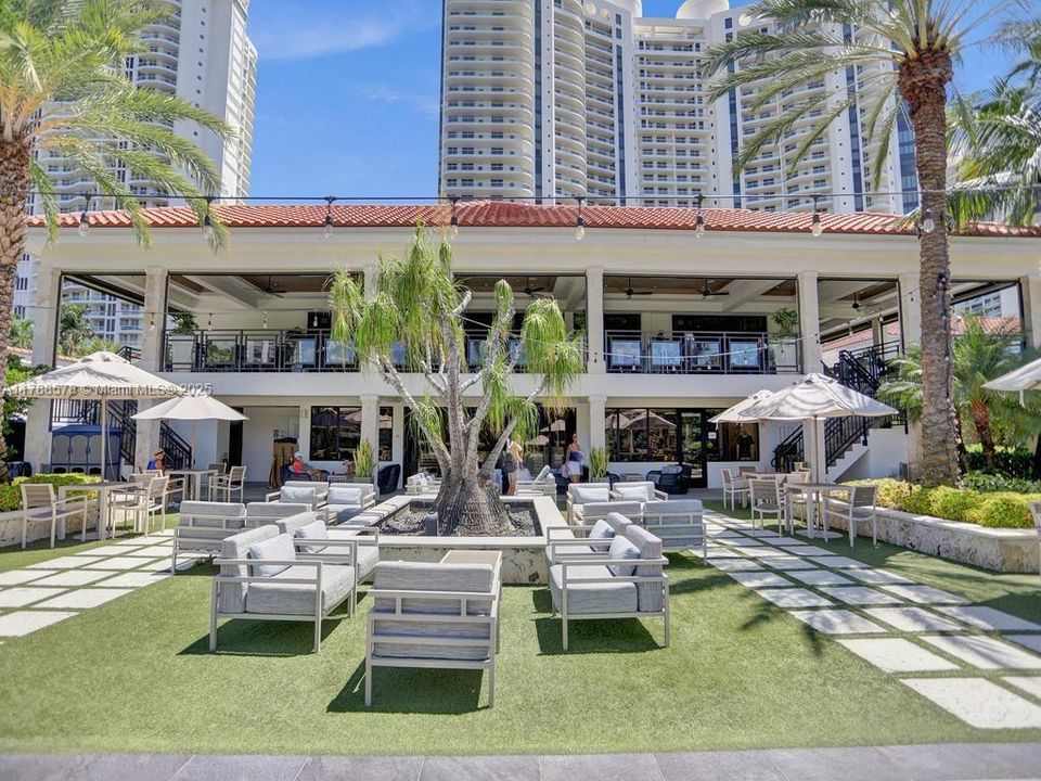 Vendido Recientemente: $795,000 (2 camas, 3 baños, 2154 Pies cuadrados)