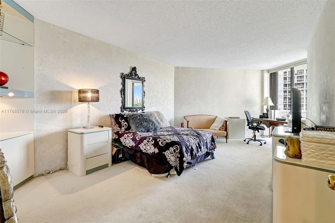 Vendido Recientemente: $795,000 (2 camas, 3 baños, 2154 Pies cuadrados)