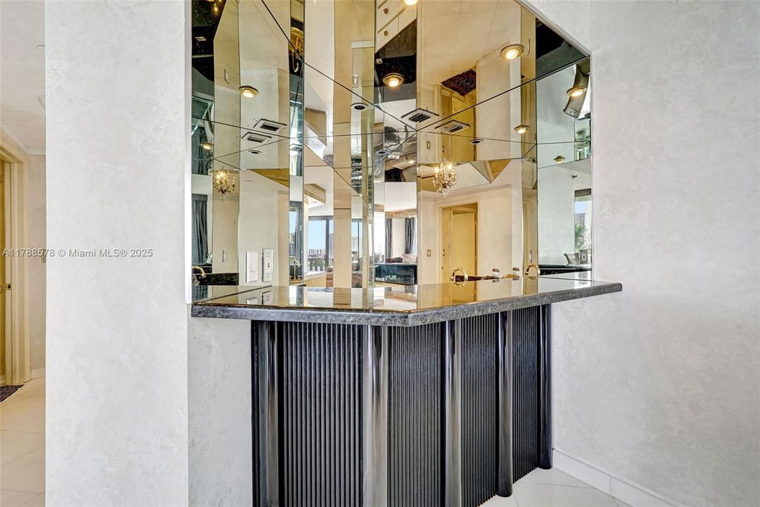 Vendido Recientemente: $795,000 (2 camas, 3 baños, 2154 Pies cuadrados)