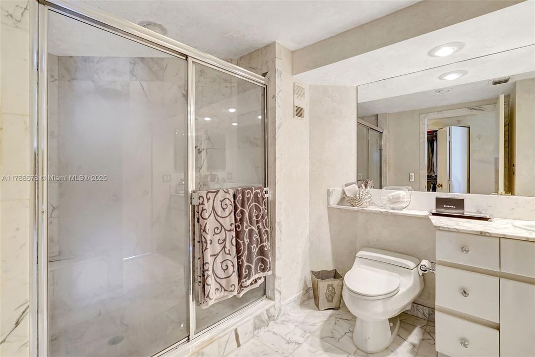 Vendido Recientemente: $795,000 (2 camas, 3 baños, 2154 Pies cuadrados)