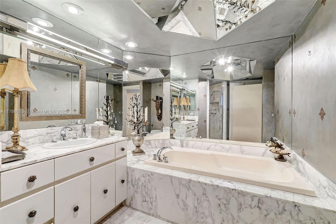 Vendido Recientemente: $795,000 (2 camas, 3 baños, 2154 Pies cuadrados)