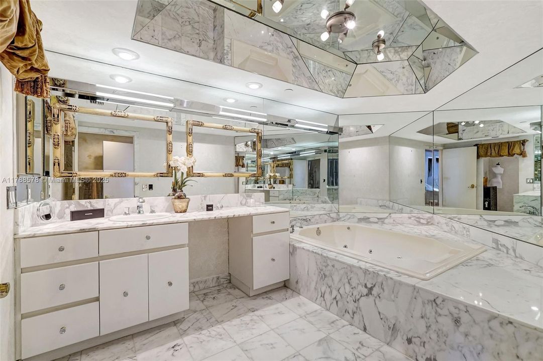 Vendido Recientemente: $795,000 (2 camas, 3 baños, 2154 Pies cuadrados)