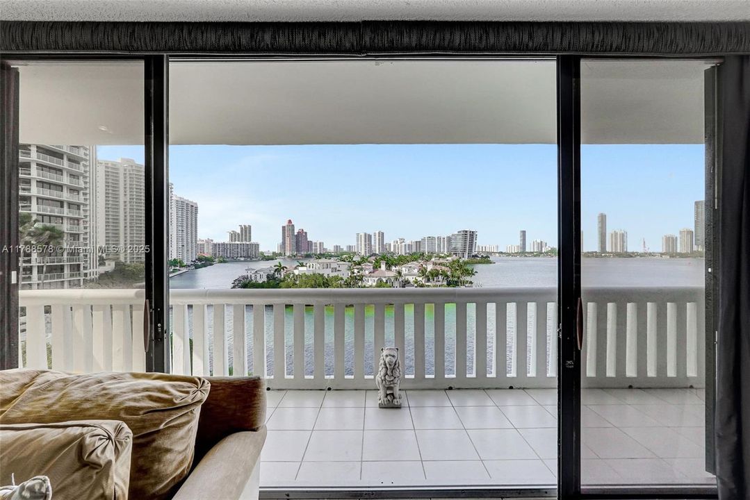 Vendido Recientemente: $795,000 (2 camas, 3 baños, 2154 Pies cuadrados)