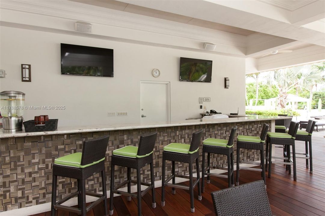 Vendido Recientemente: $795,000 (2 camas, 3 baños, 2154 Pies cuadrados)