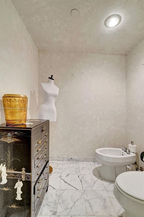 Vendido Recientemente: $795,000 (2 camas, 3 baños, 2154 Pies cuadrados)